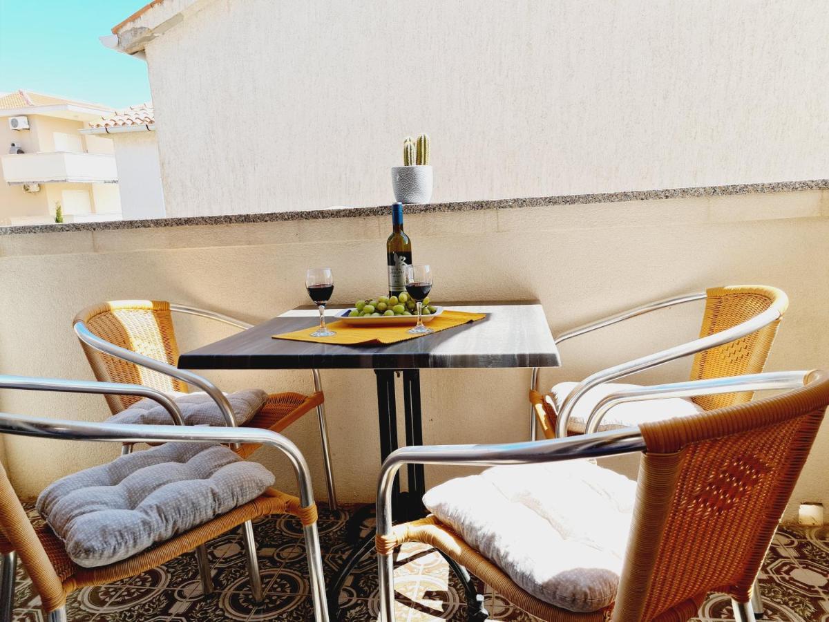 Apartments Dorotea Novalja Exterior photo